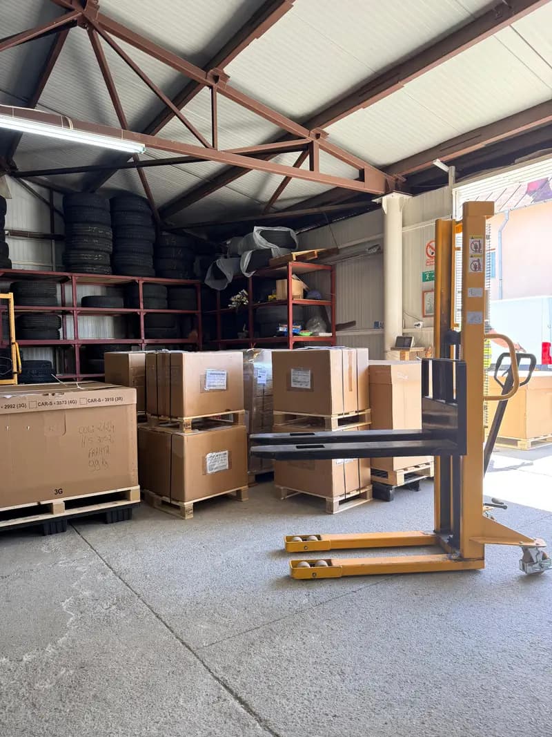 O parte din depozitul logistic 